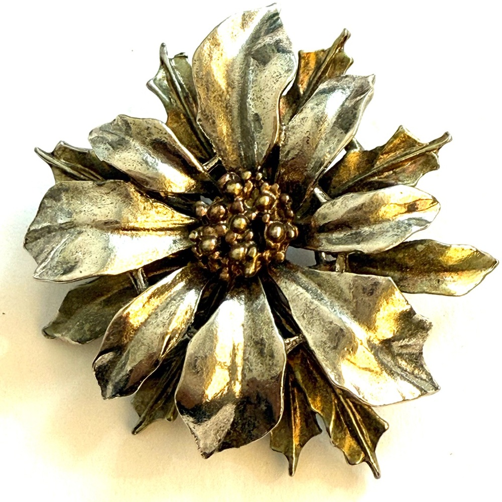 Silver and Gold Floral Brooch - Picture 2 of 9
